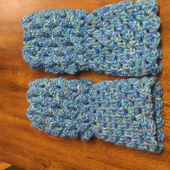 Hand Crafted Luxury Dragon Scale/ Mermaid Fingerless Texting Gloves - Picture 4 of 5